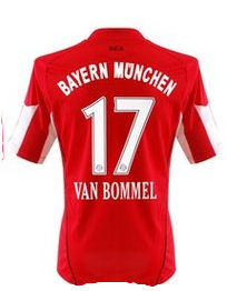 2010-11 Bayern Munich Home Shirt (Van Bommel 17)