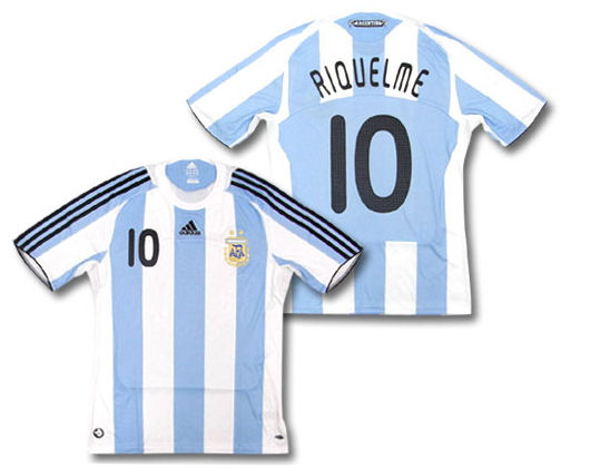 08-09 Argentina home (Riquelme 10)