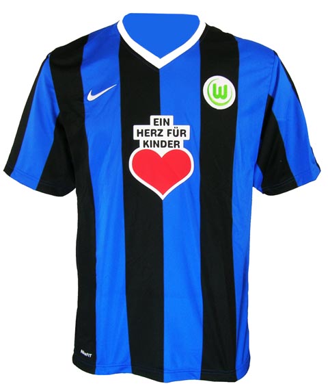 08-09 Wolfsburg away