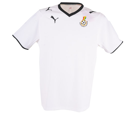 08-09 Ghana home (Essien 8)